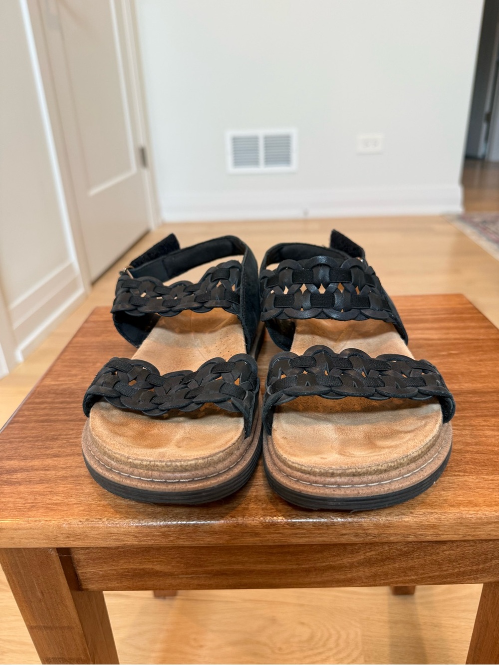 Clarks Artisan Black Strappy Leather Sandal - Picture 2 of 7